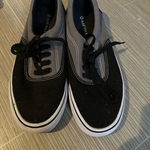 Mens barely worn airwalk
